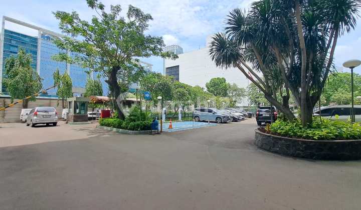 For Rent, 1 BR Furnished Apartment in City Center Ready to Occupancy with City View + Pool at Gatot Subroto, South Jakarta 2