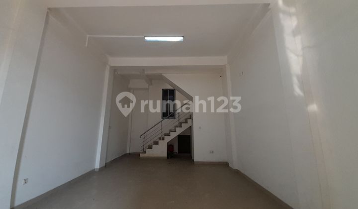Ready-to-Occupy Shop House with 2 Bedrooms in Kalimalang Ready-to-Occupy Shop House with 2 Bedrooms in Kalimalang