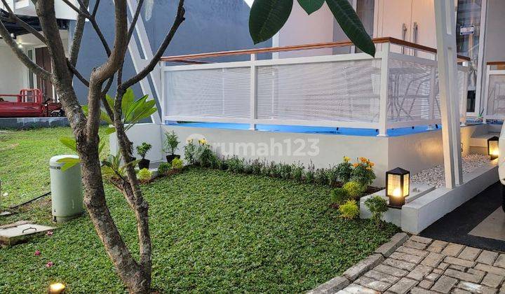 Rumah Cantik Asri Posisi Hook Fully Furnished Dekat Tol Jatikarya di Citra Grand, Jakarta Timur 1