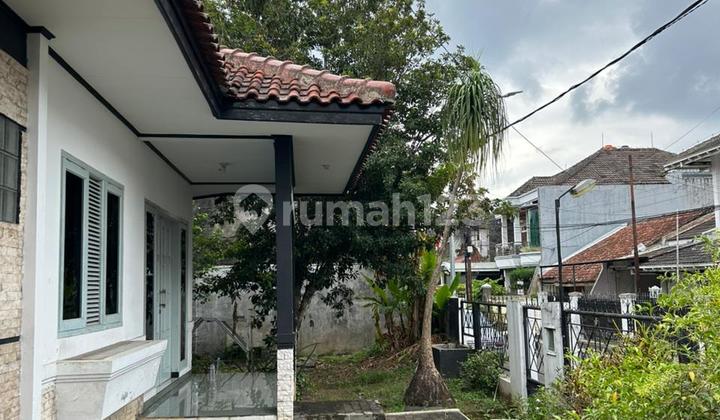 Rumah Asri 1,5 Lantai Siap Huni Bangunan Kokoh Dalam Kompleks Tenang Lokasi Strategis di Cikutra Bandung Rumah Asri 1,5 Lantai Siap Huni Bangunan Kokoh Dalam Kompleks Tenang Lokasi Strategis di Cikutra Bandung