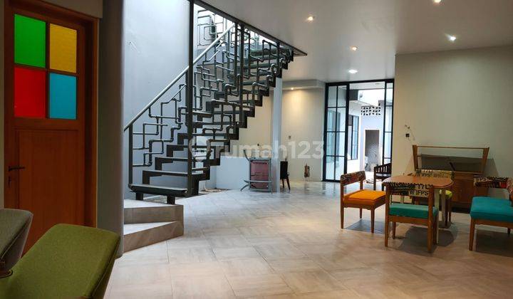 Rumah Gaya Industrial Hadap Taman Dijual Furnished Harga Murah Lokasi Strategis Dekat Tol Simatupang Mrt Lebak Bulus Jakarta Selatan 2