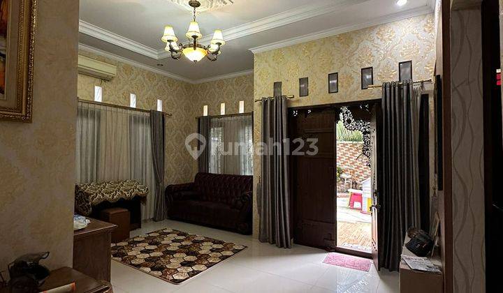 Rumah Mewah Furnished Siap Huni Saja Posisi Hook Lokasi Strategis Dekat Jalan Tol Desari, Jakarta Selatan 2