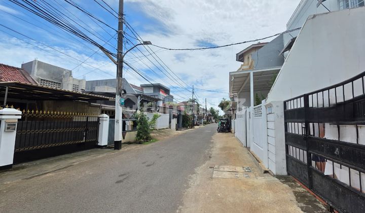 Rumah Siap Huni dengan Swimming Pool + Jacuzzi Parkiran Luas di Pondok Pinang, Jakarta Selatan 2