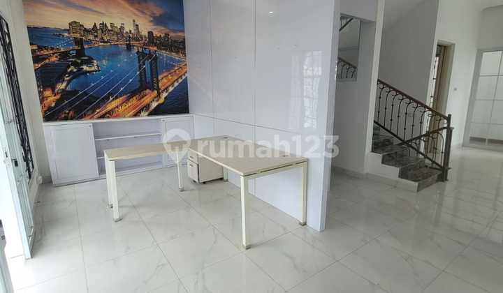 Ready-to-Occupy &amp; Comfortable 3-Story House in a Cluster with Access to Veteran Toll Road &amp; Lebak Bulus MRT Station in Pesanggrahan, South Jakarta 2