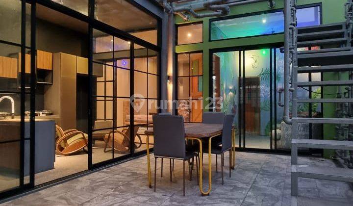 Rumah Mewah Gaya Industrial  Furnished Lokasi Strategis Dekat Tol Simatupang Mrt Lebak Bulus Jakarta Selatan 1