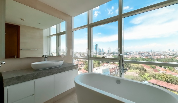 Disewa Apartemen Mewah 4 BR Semi Furnished View City di La Maison Barito, Jakarta Selatan