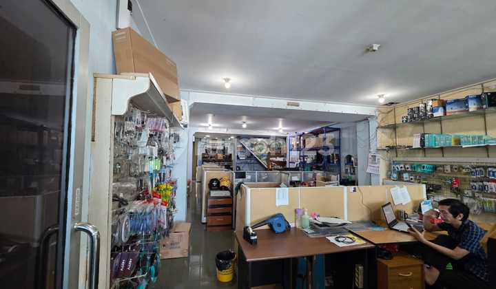 Ready-to-Occupy Shophouse + Extra Land, Ideal for Business and Residence, Location Near Pakuwon Mall, Bekasi. 2