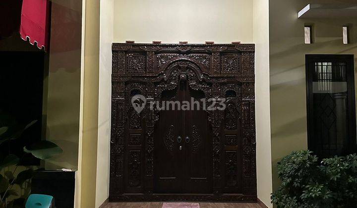 Rumah Mewah Furnished Siap Huni Saja Posisi Hook Lokasi Strategis Dekat Jalan Tol Desari, Jakarta Selatan 2