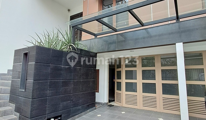 3-Story Ready-to-Occupy House Behind Sport Mall Kelapa Gading 2