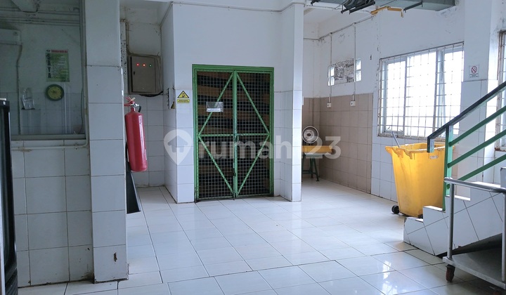 Terraced Shop with Spacious Parking in Tajur, Bogor City Terraced Shop with Spacious Parking in Tajur, Bogor City