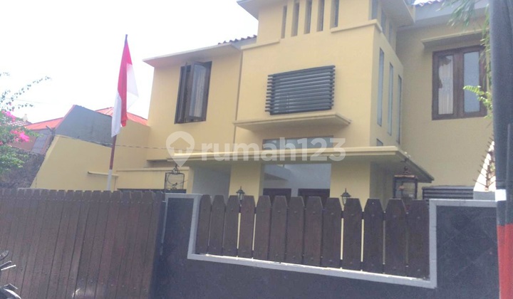 Rumah Dalam Komplek Cempaka Putih Tengah