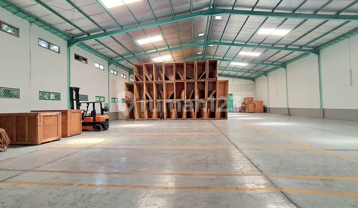 Good, Well-Maintained Warehouse Ready to Use with Hook Position in Jababeka Cikarang Industrial Area