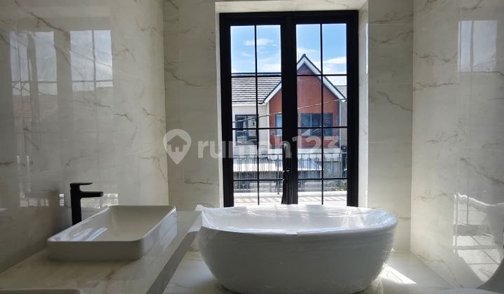 Jual Rumah Baru Sektor 3 Bintaro Ada Kolam Renang 2