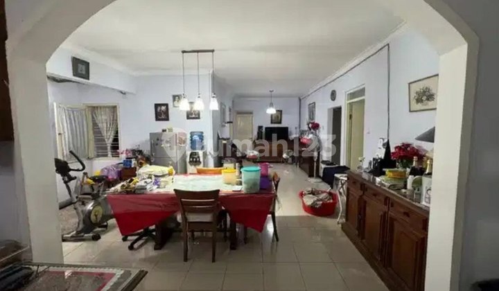 Manyar Jaya Single-Story House Well-Maintained, One gate system. 2