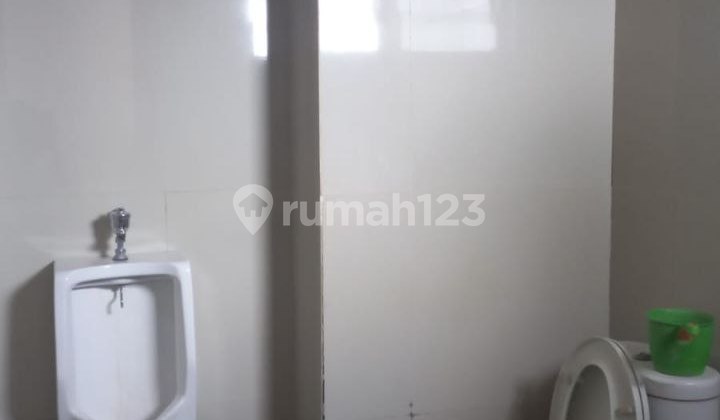 RUKO strategis Perak Barat daerah komersil & dekat Tol 2