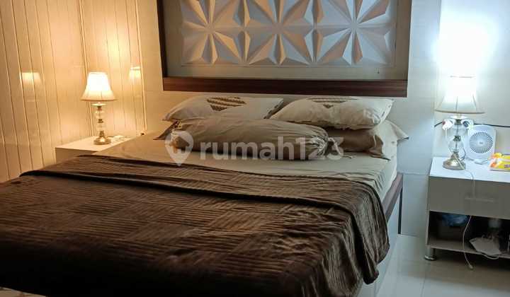 Rumah Cantik Pusat Kota 2 Lantai