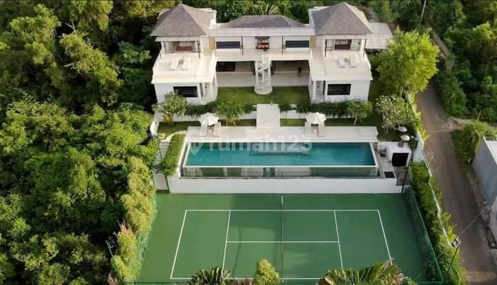 Luxury Villa With Sea And City Views Located In Ungasan 1