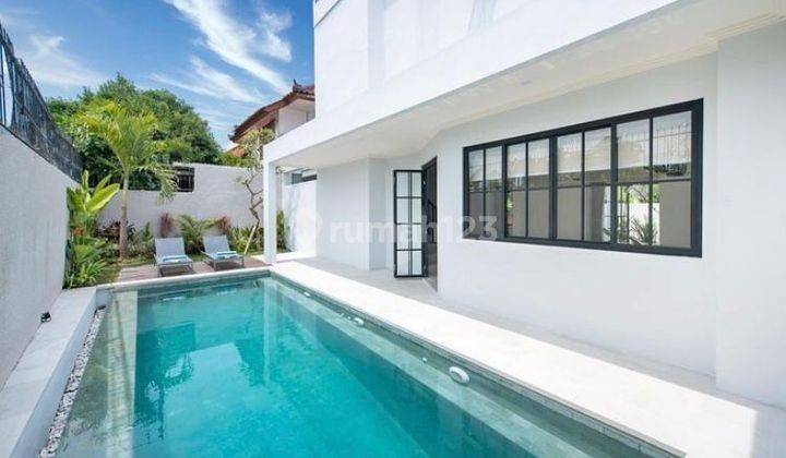 For Sale Luxury Contemporary Modern White House In Mertanadi Seminyak 1