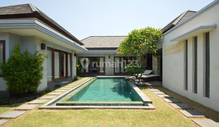 Dijual Villa Modern Tropical di Berawa Canggu  1