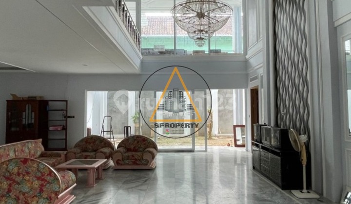 Dijual Cepat Rumah Mewah Design Classic Lokasi Gatsu Tengah 2