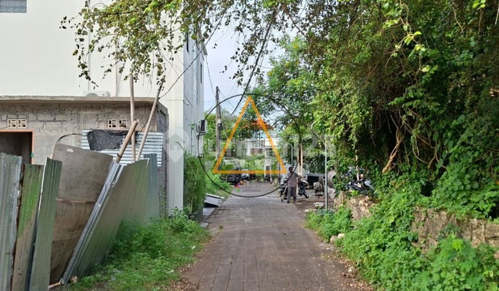 STRATEGIC LAND LOCATION IN JIMBARAN WITH A VILLA AND QUIET SURROUNDINGS STRATEGIC LAND LOCATION IN JIMBARAN WITH A VILLA AND QUIET SURROUNDINGS