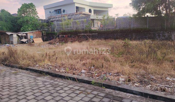 For Sale Land in Villa Environment in Bumbak Umalas 1