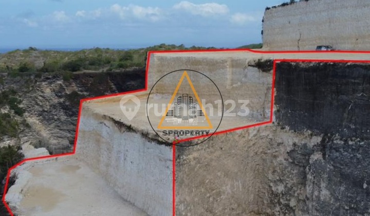 LAND ON THE EDGE OF A CLIFF IN NUSA PENIDA - BALI LAND ON THE EDGE OF A CLIFF IN NUSA PENIDA - BALI