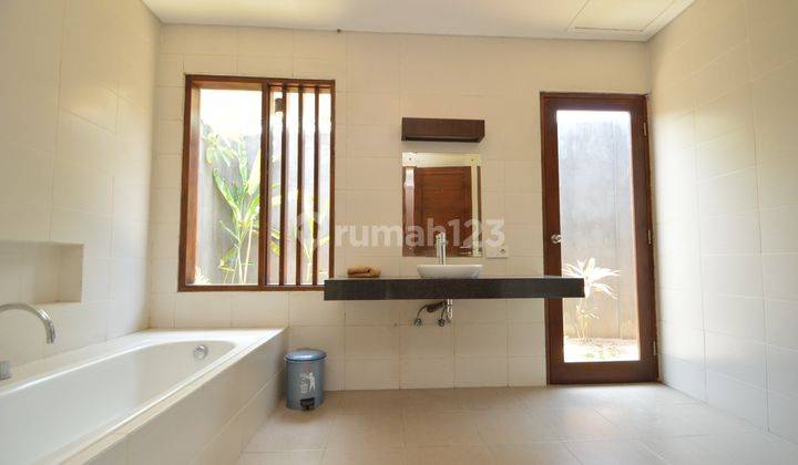 Dijual Villa Modern Tropical di Berawa Canggu  2