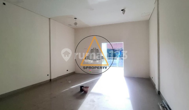 3 UNITS OF 3-STORY SHOPHOUSES IN A STRATEGIC LOCATION ON DHARMAWANGSA MAIN ROAD. 2