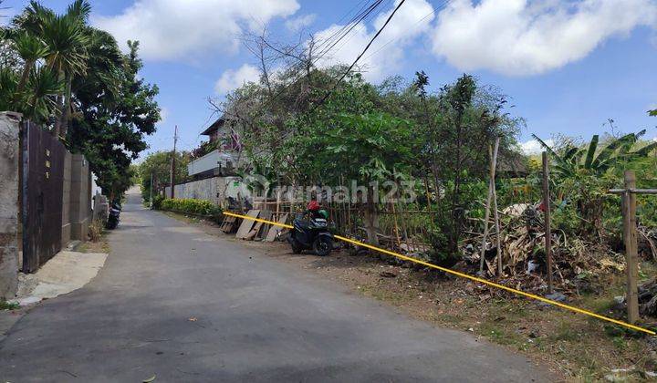 Small plot of land for sale in the surroundings of a luxury villa in Tundun Penyu 