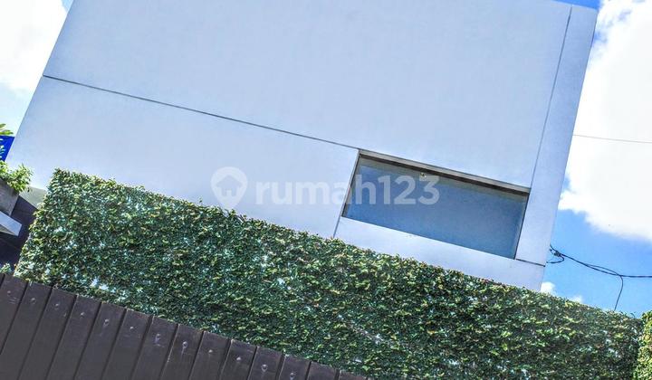 Luxury 6-Bedroom House with Swimming Pool in Canggu 2