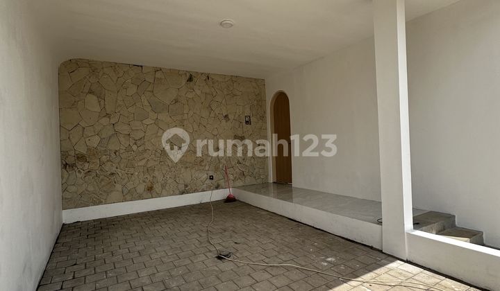 Vila 2 Lantai dengan Konsep Mediternia Berlokasi di Balangan 2