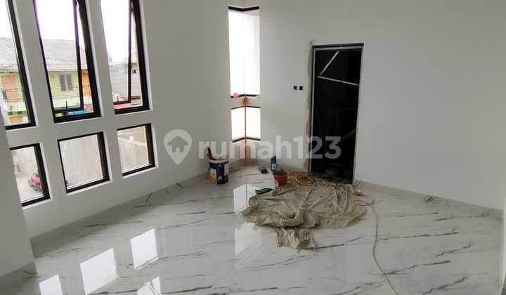 Rumah 2 Lantai Strategis 100 m ke jalan raya utama