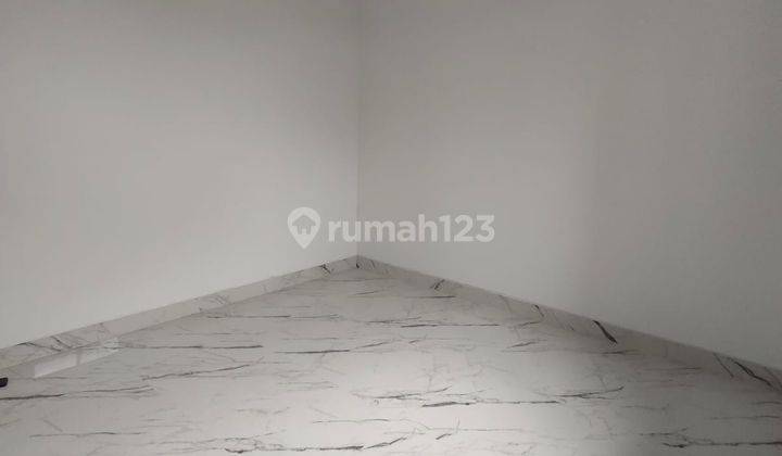 Rumah 2 Lantai Strategis 100 m ke jalan raya utama