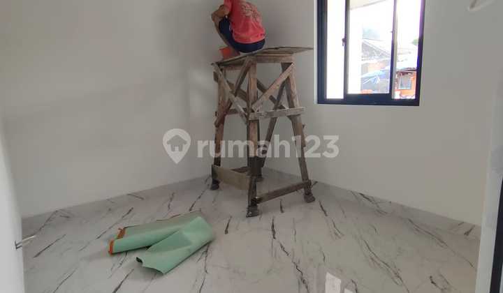 Rumah 2 Lantai Strategis 100 m ke jalan raya utama