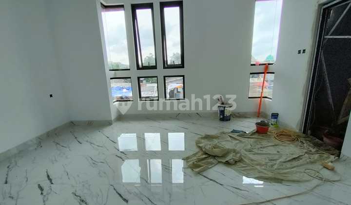 Rumah 2 Lantai Strategis 100 m ke jalan raya utama