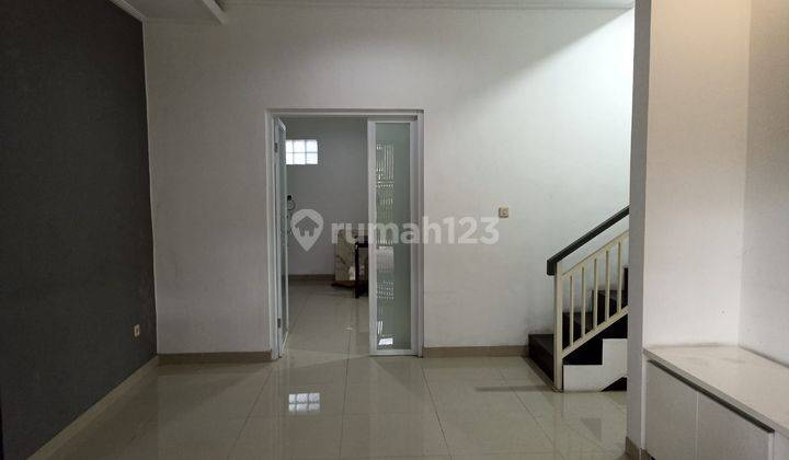 Rumah Minimalis 2.5lt, Taman Kopo Indah, Hook, Semi Furnish 1