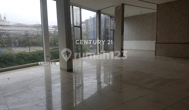 4-Storey Shop House Ready for Use, Strategically Located at Istana Pasteur Bandung 2