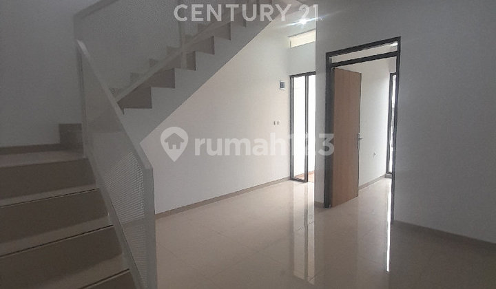 Rumah Baru 2 Lantai SHM di Taman Kopo Indah 1 Bandung