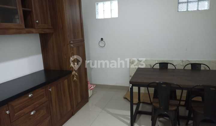 Rumah Minimalis 2.5lt, Taman Kopo Indah, Hook, Semi Furnish 2