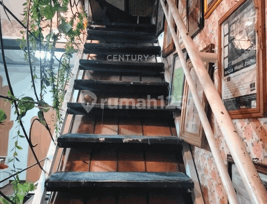 Comfortable And Move-In Ready Strategic House On Jl Moh Toha Bandung 2