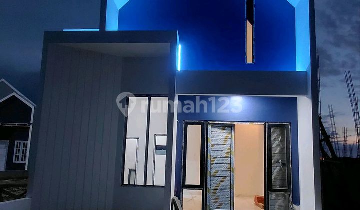 The house has swimming pool facilities in Barombong. 2