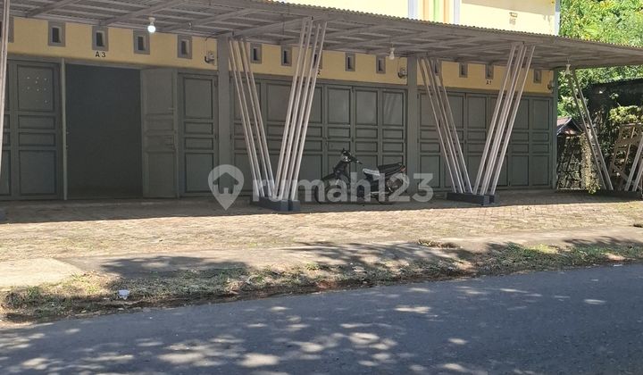 Ready-to-Occupy Shop in Prime Road Location, Very Suitable for Business 2
