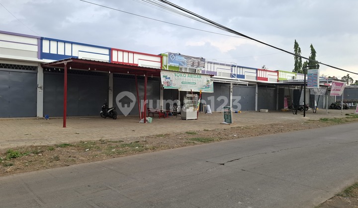 For Sale: Roadside Shop House Near Uin Samata Campus For Sale: Roadside Shop House Near Uin Samata Campus