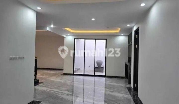 Rumah baru 2 lantai Lt Eropa style pakuwon city 2