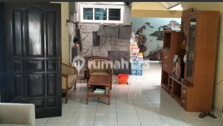 Well-Maintained House Near Galaxy Mall Sej in Dharmahusada 2