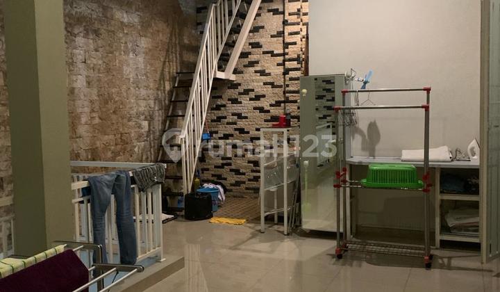 The Ell House is Well-Maintained & Move-In Ready in Manyar Nginden Semolowaru