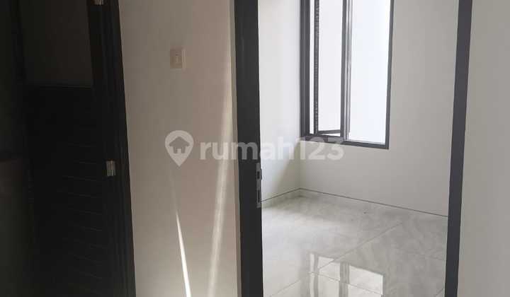 Rumah Baru Jalan 4 Mobil Murah Area Manyar Wisma Mukti 2