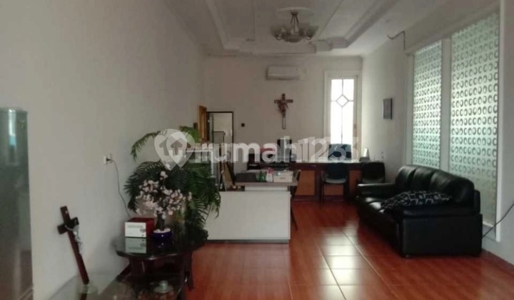 For Sale 2-Storey House in Mulyosari, Very Suitable for Business 2