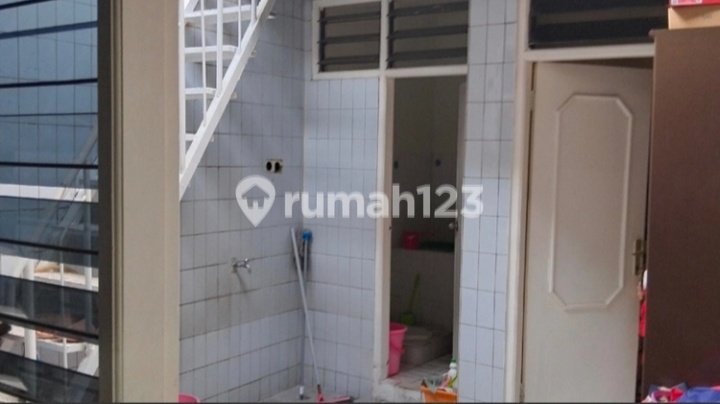 Rumah Terawat Dekat Galaxy Mall Sej di Dharmahusada Rumah Terawat Dekat Galaxy Mall Sej di Dharmahusada